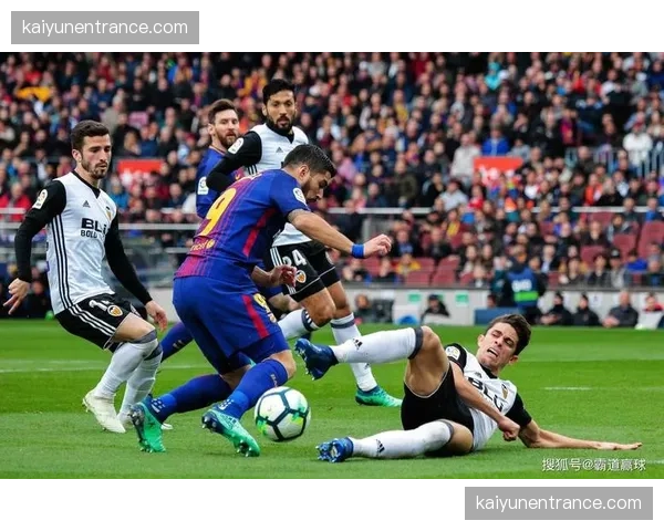 瓦伦西亚保级形势:距离降级区6分优势,轮换需谨慎 瓦伦西亚保级形势:距离降级区6分优势,轮换需谨慎